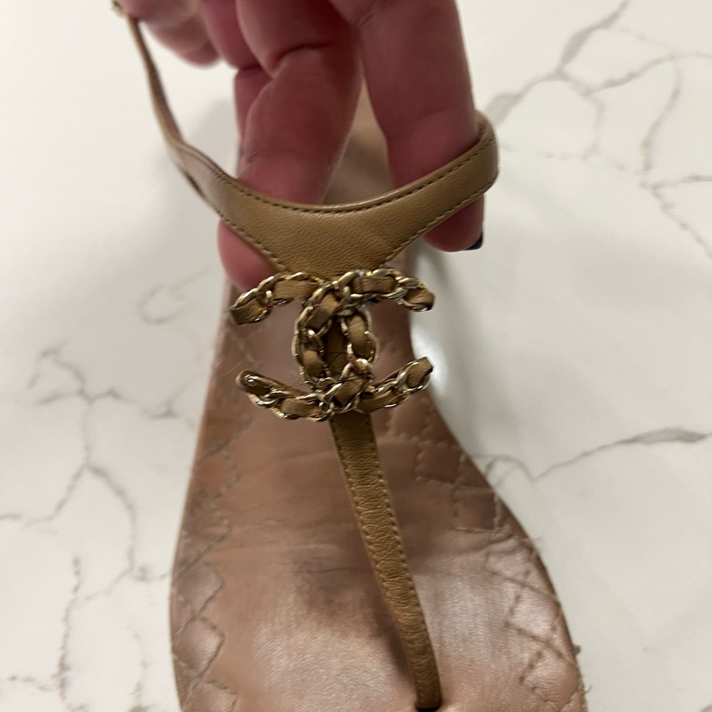 Preowned Chanel thong sandal